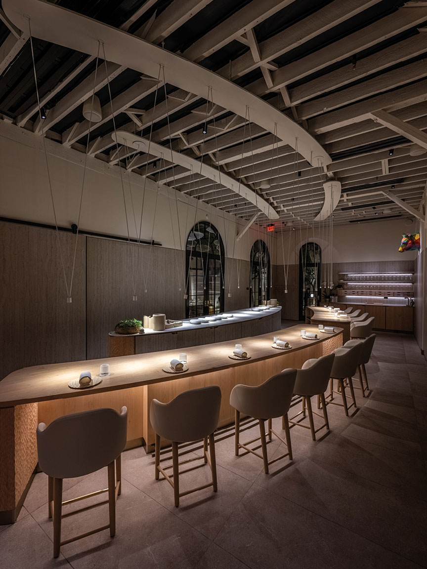 Maze-Row-At-the-Bar–Los-Angeles-LA-Stories-Article23-2
